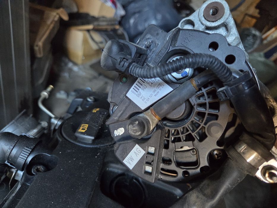 Запчасти на Passat b6 VaG стартер генератор  двигатель BVY