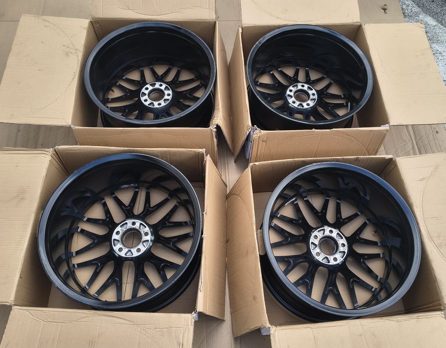 Jante 5 x 114.3 R20  Varro USA  - Full Black  Alpine Aston Martin BYD Dodge  INFINITI Land Rover LEXUS MASERATI Mitsubishi NISSAN Suzuki TESLA TOYOTA