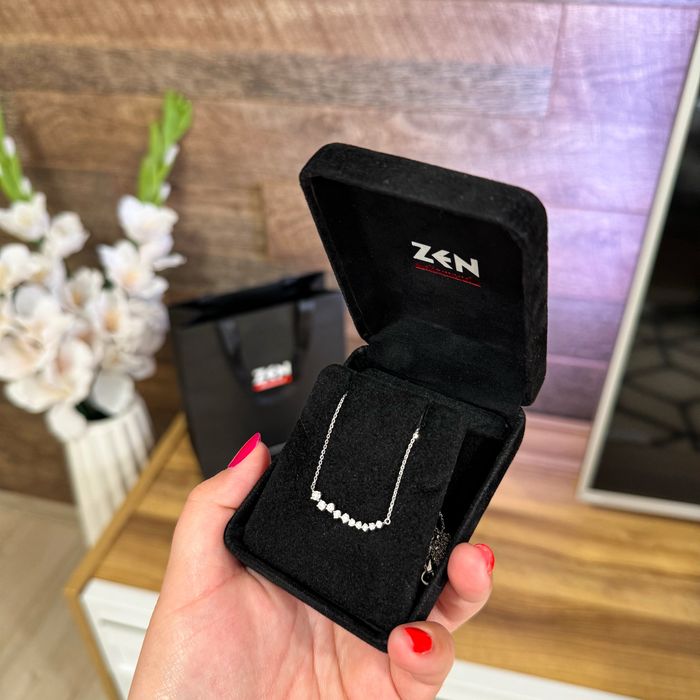 18 каратово златно колие с диаманти