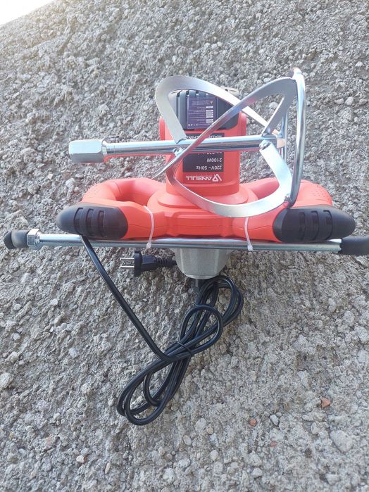 Mixer/ malaxor pentru mortar și vopsea