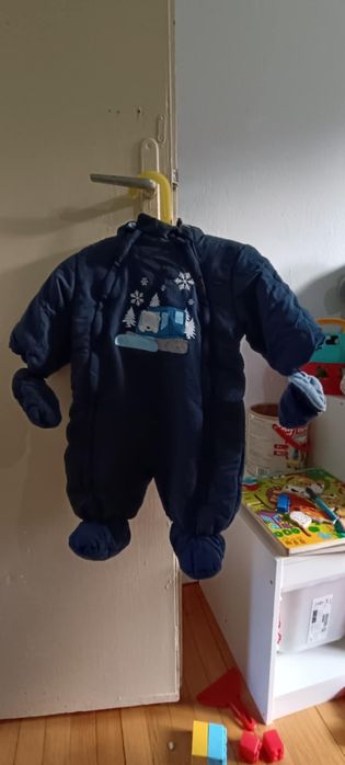 Космонавти/ Бебешки гащеризони