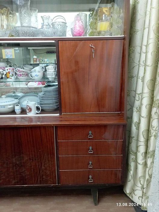 Продается сервант советский б/у