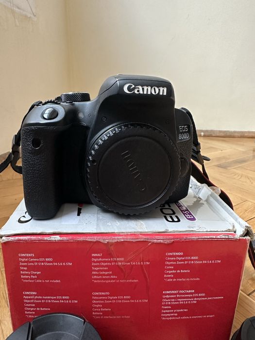 Фотоапарат Canon EOS 800D + 3 обектива, батерия, зарядно и аксесоари