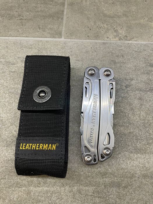Unealta multifunctionala Leatherman Sidekick cu teaca inclusa