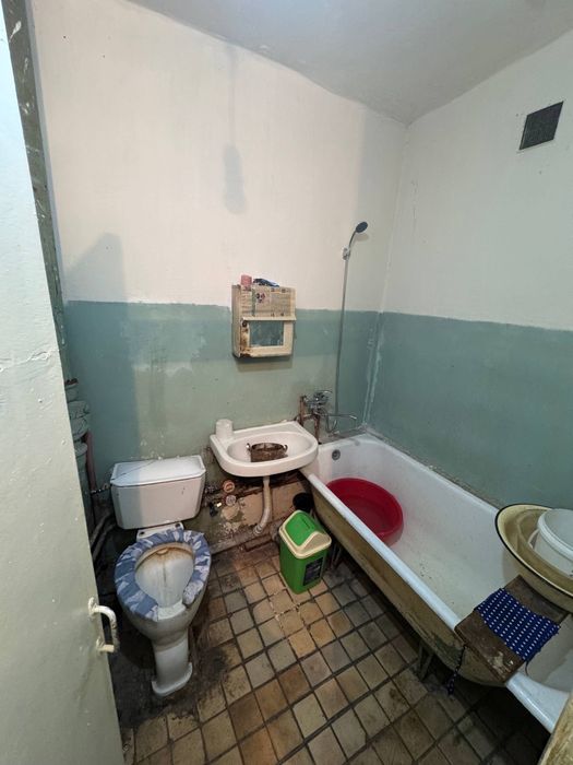 Срочно Продаётся 1 ком  Квартира в Чирчике район Троийцк ор. 14 школа