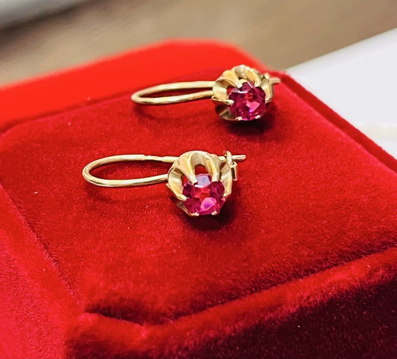 Златен руски сет жълто злато и естествен рубин