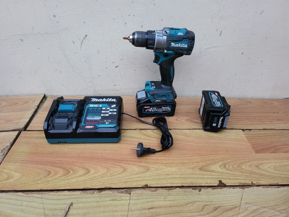 Mașină de găurit și înșurubat Makita DF001G