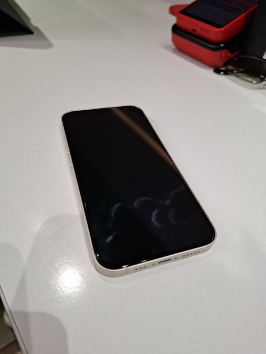 Продаю iPhone 13