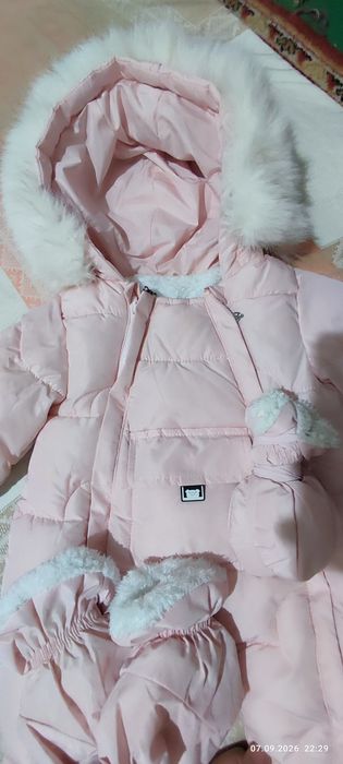 Продам комбинезон для малышки