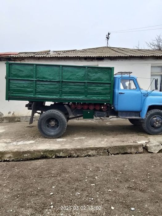 Gaz 53 somasval sotiladi.