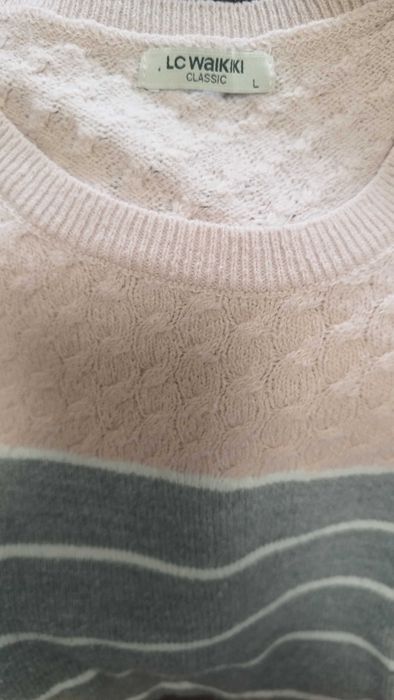 Пуловер в розово и сиво