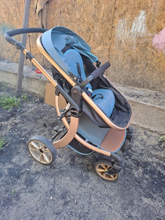 Детская  прогулочная коляска