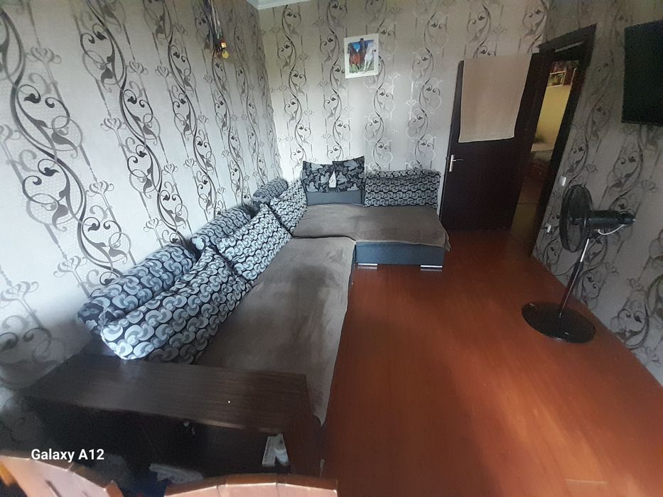 Диван с кроватью внутри