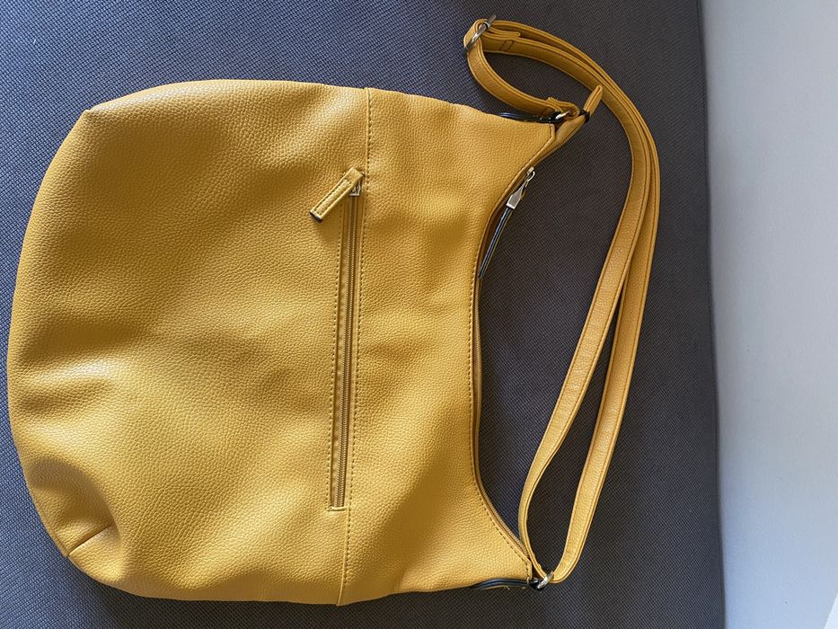 Жълта кожена чанта