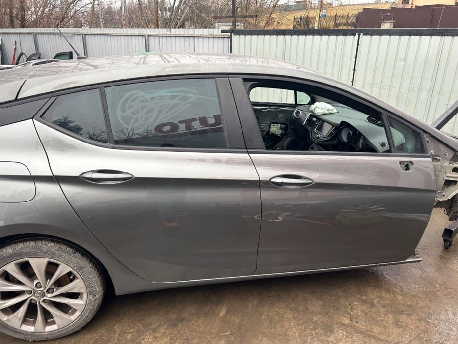 Usa Opel Astra K / Portiera Usa Dreapta Fata Opel Astra K / Portiera Dreapta Spate Opel Astra K / Accesorii Usa 2017 2018 2019 2020