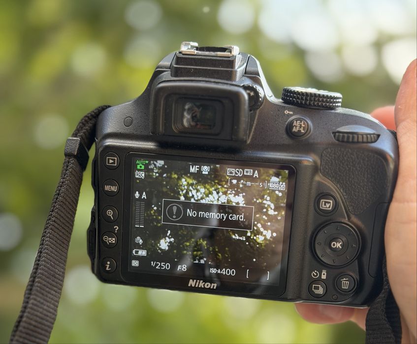 Цифров фотоапарат Nikon D3300 DSLR 24.2MP + 2 NIKKOR VR ОБЕКТИВА + Статив + Чанта