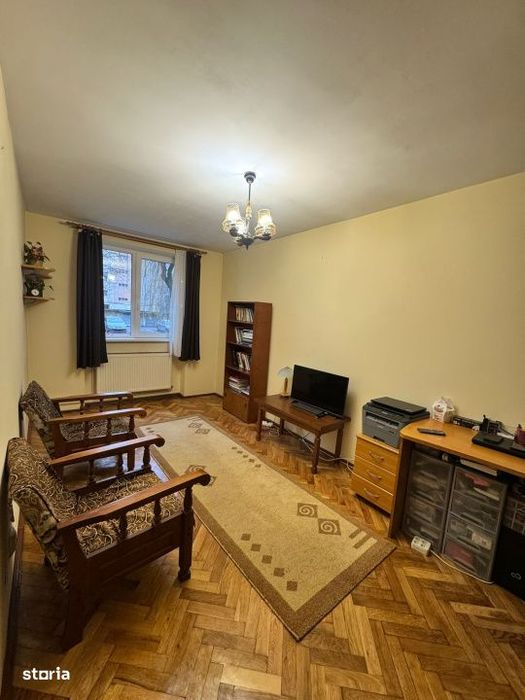 Apartament 3 camere, 74 mp, zona Sasar