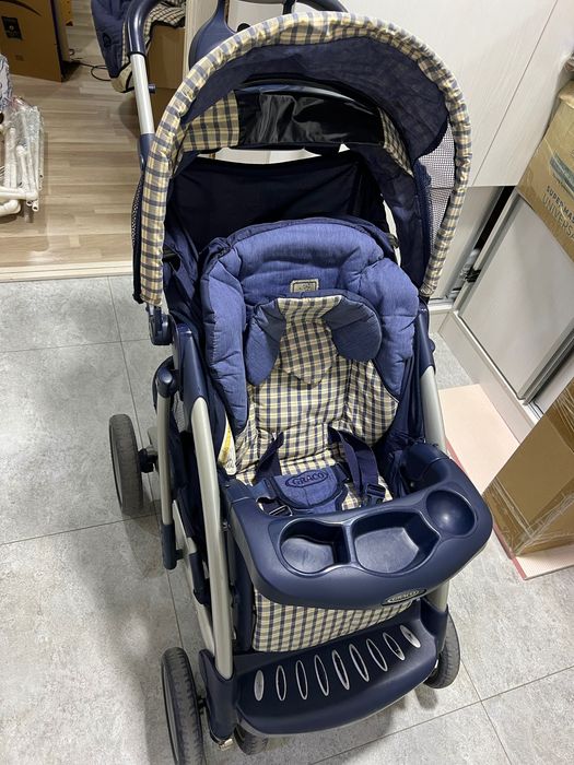 Коляска с люлькой и базой Graco