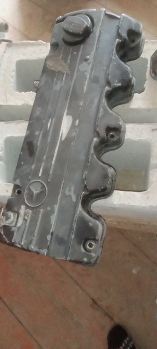 Мерседес 102 клапанная крышка и падон.