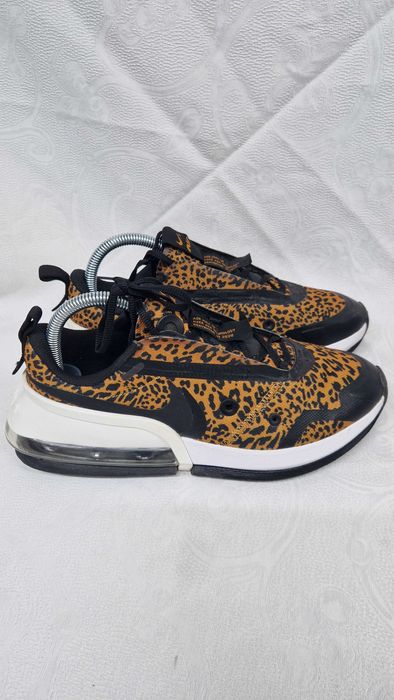 Оригинални дамски маратонки- Nike Air Max Up