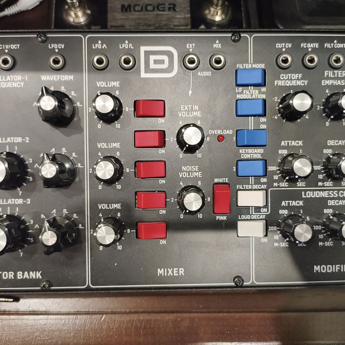 Behringer Model D