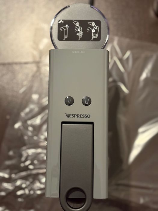 Кафемашина с капсули Nespresso (Essenza Mini)