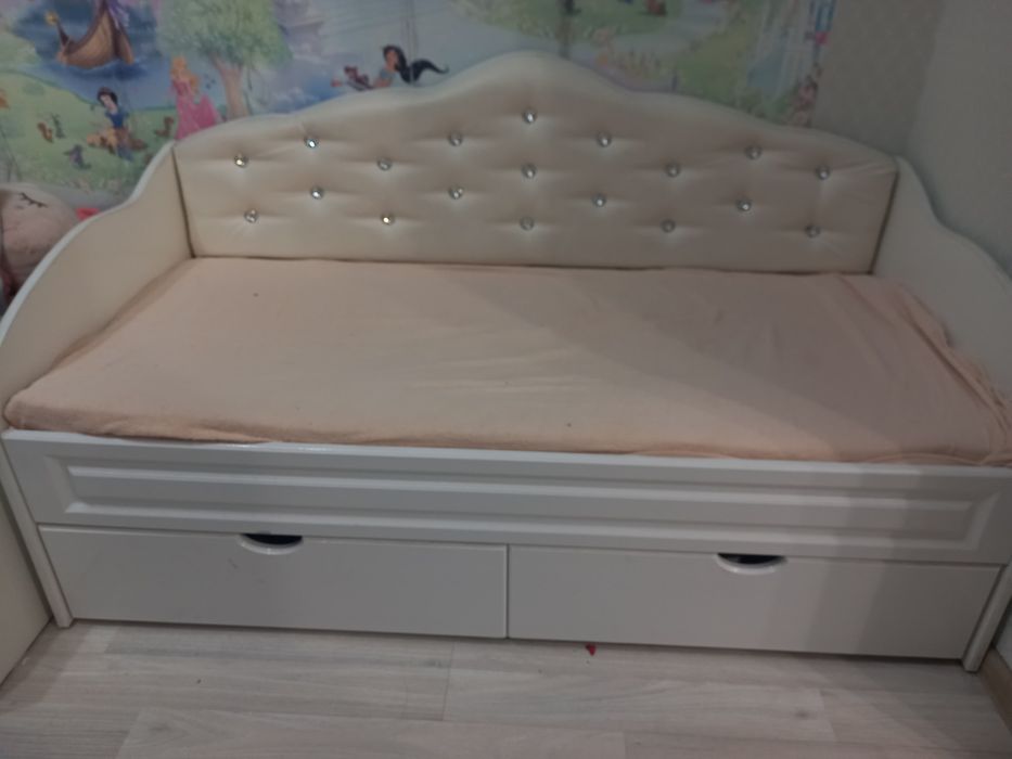 Продам шикарный диванчик принцесы