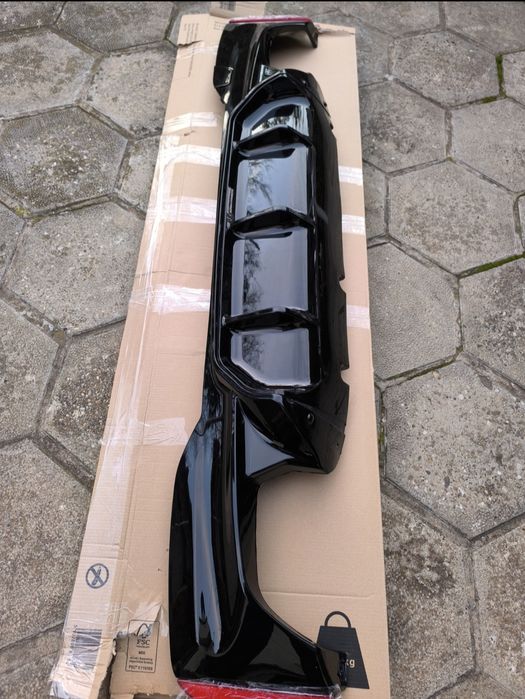 Бмв Г30 Г31 Оребрен Дифузьор / Добавка за задна броня BMW G30 G31