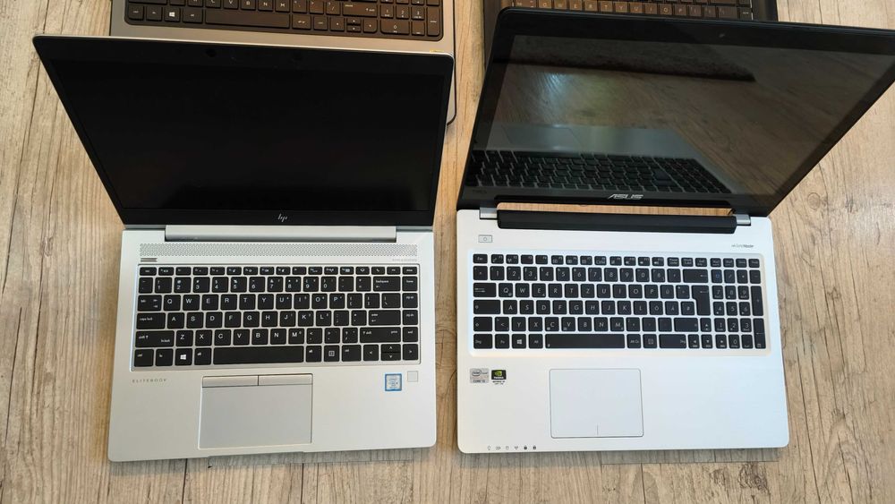 Set 4 LAPTOPURI HP 840 G5/250 G3/2000 si ASUS S550 + Geanta CADOU