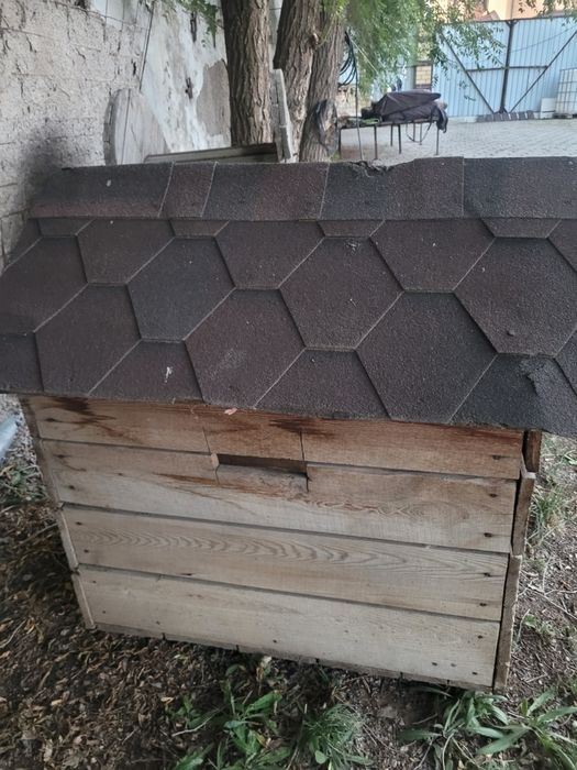 Продам деревянную будку для собаки