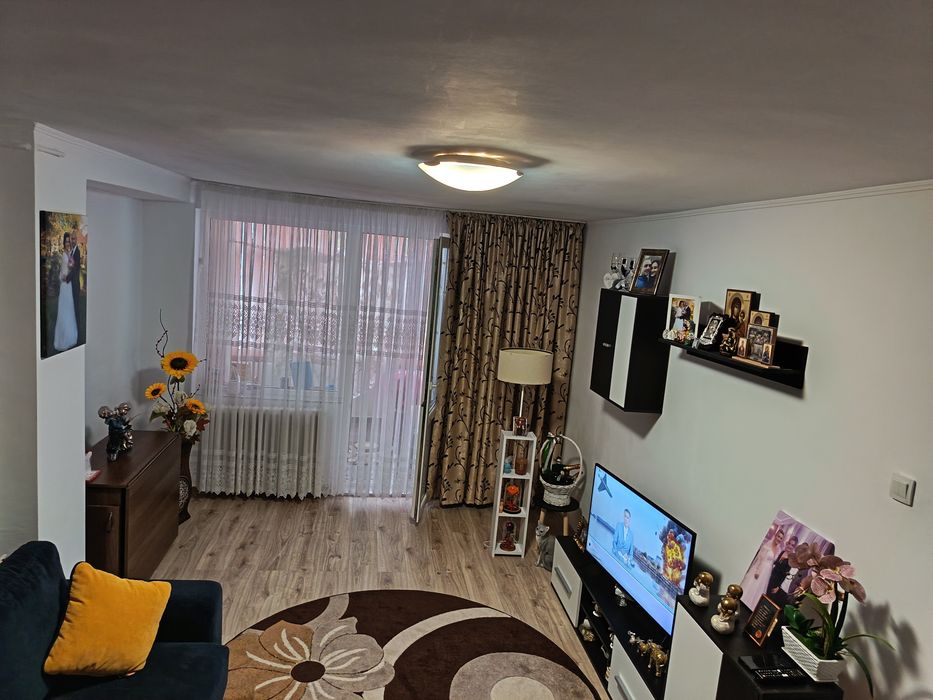 Vand apartament 3 camere decomandat
