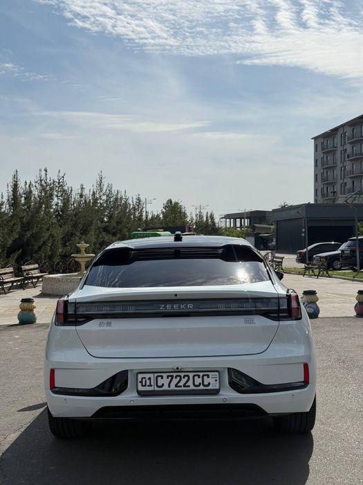 Zeekr 001 2023 — 2