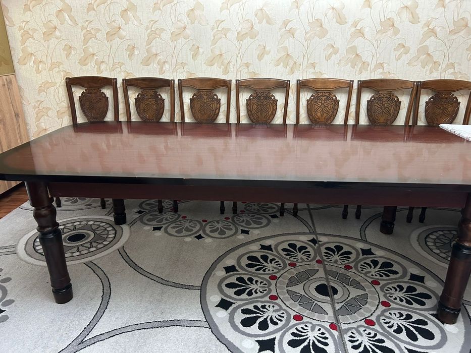 Продается стол для гостиной