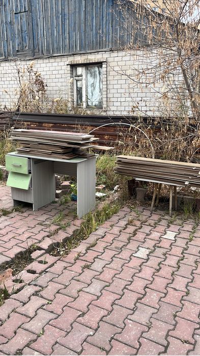 Продам ламинат два цвета