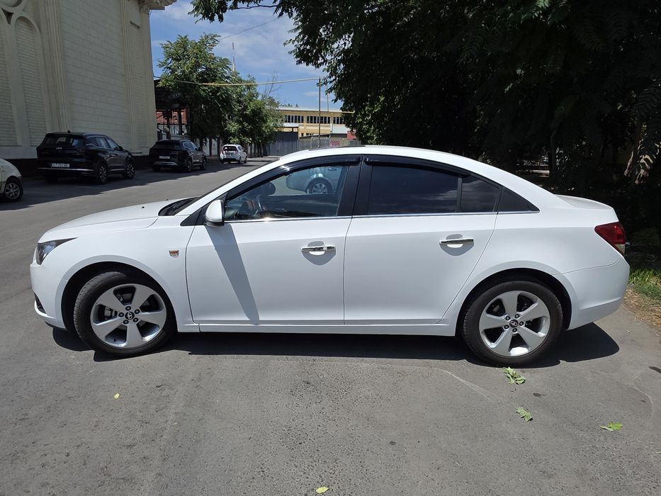 Cruze 1.6  mehanika 64 000km