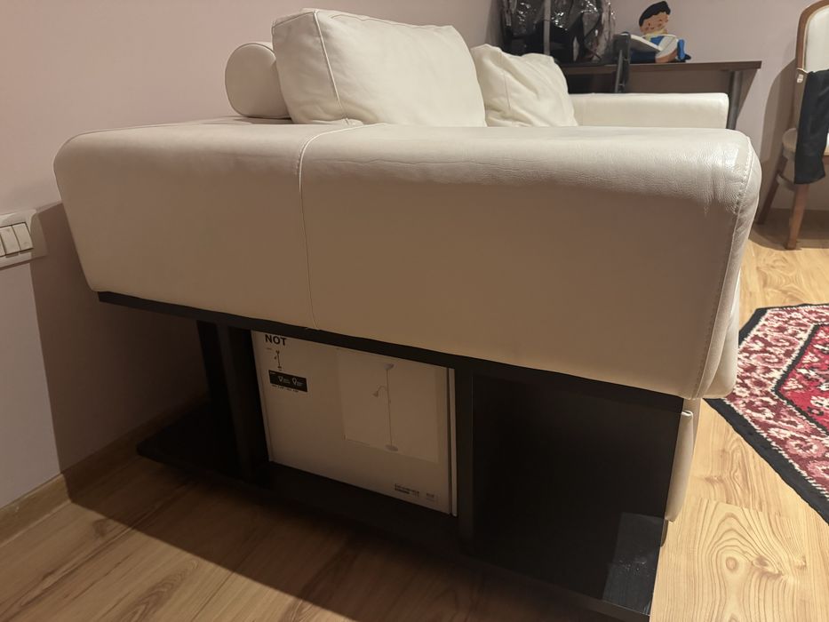 Canapea extensibila din piele crem