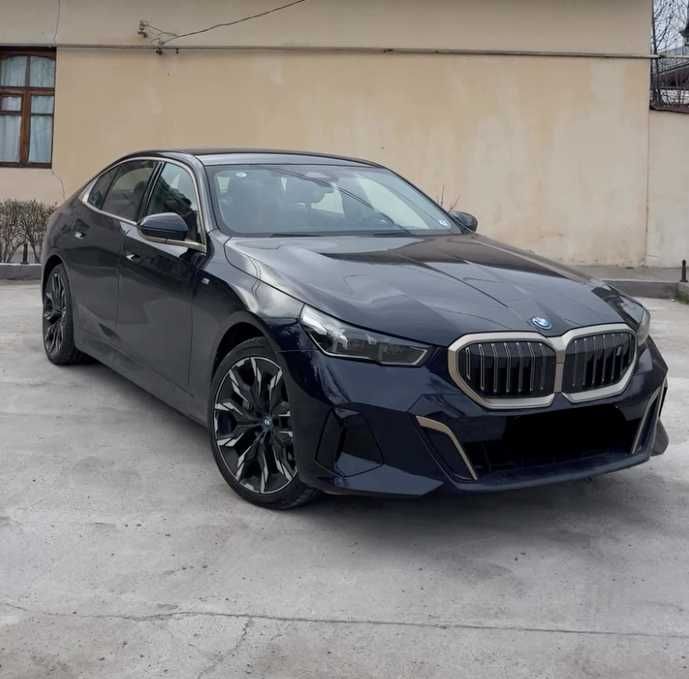 BMW i5 35L  2024г! Темно Синий!! 18 тыс км пробега! Чистая краска!