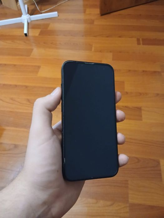 iPhone 13 Midnight 128 GB stare foarte bună.