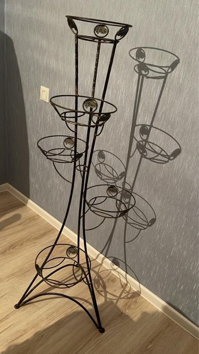 Продам подставку металлическую для цветов 5 горшков