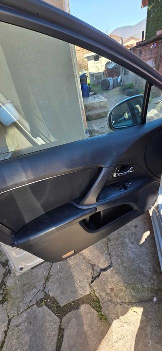 Toyota avensis 1.6 132hp 2013