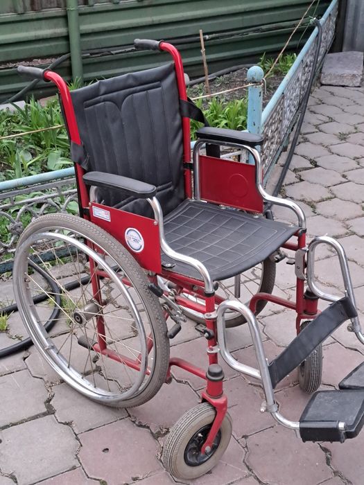 Кресло-коляска инвал и ходунки прогулочные