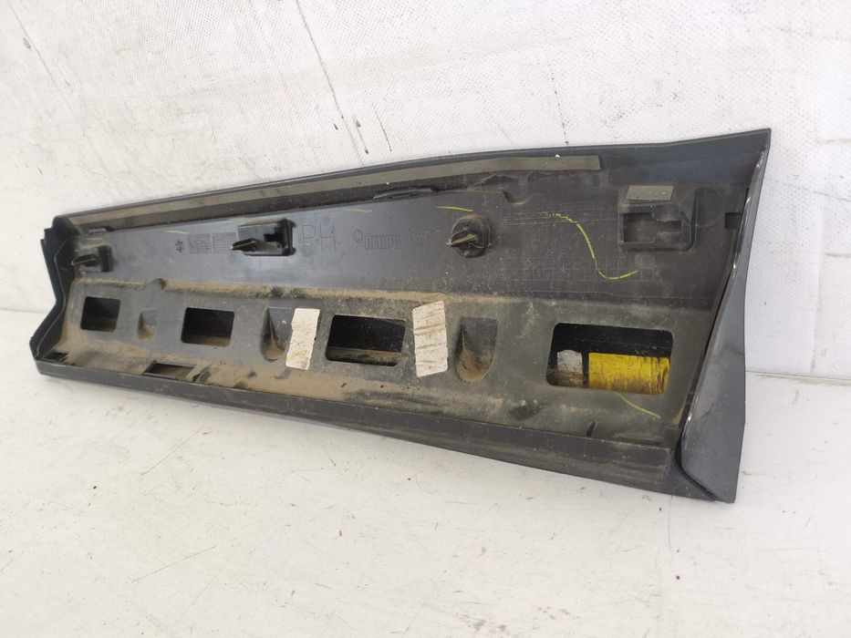 Ауди Q3 / Audi Q3 F3 S-Line Оригинален десен заден праг в добро състоя