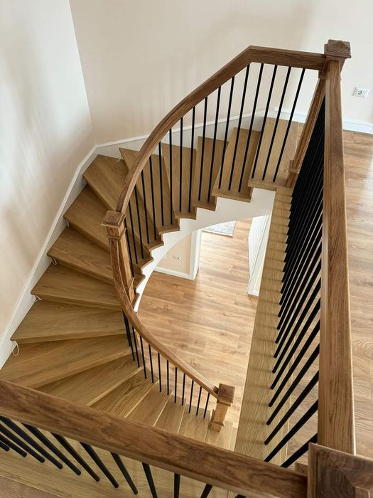 Scări interioare LEMN MASIV