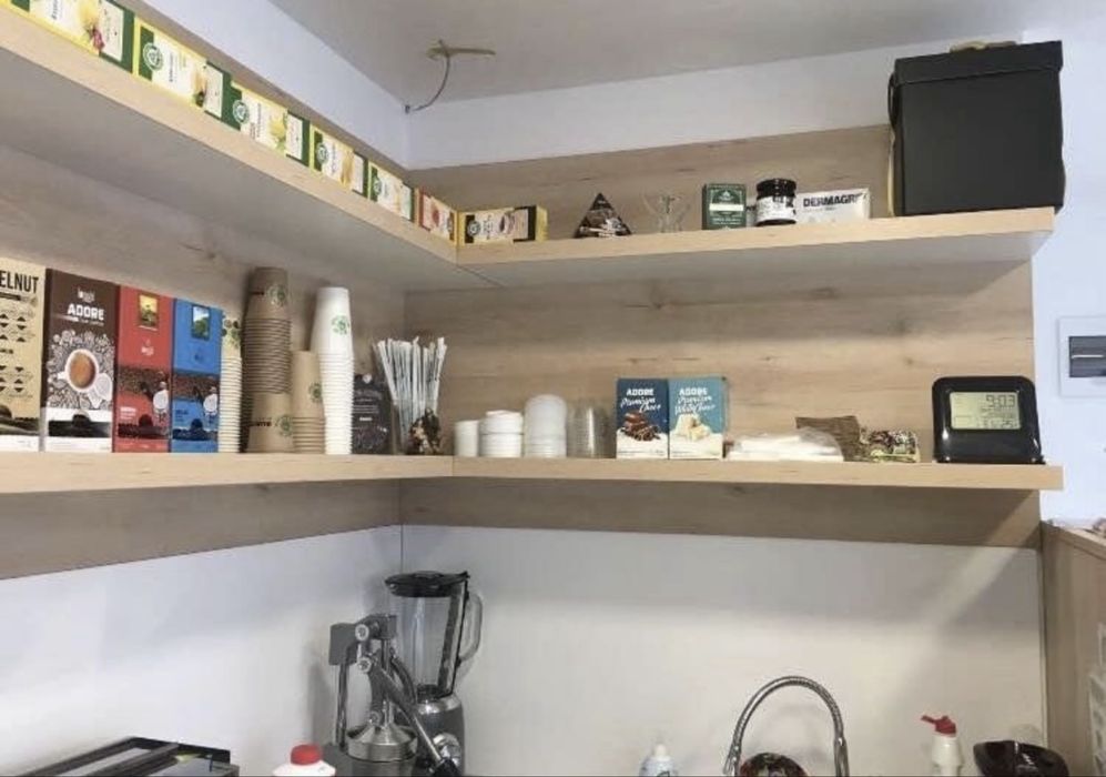 Етажерки, бюро, шкафове подходящи за магазин