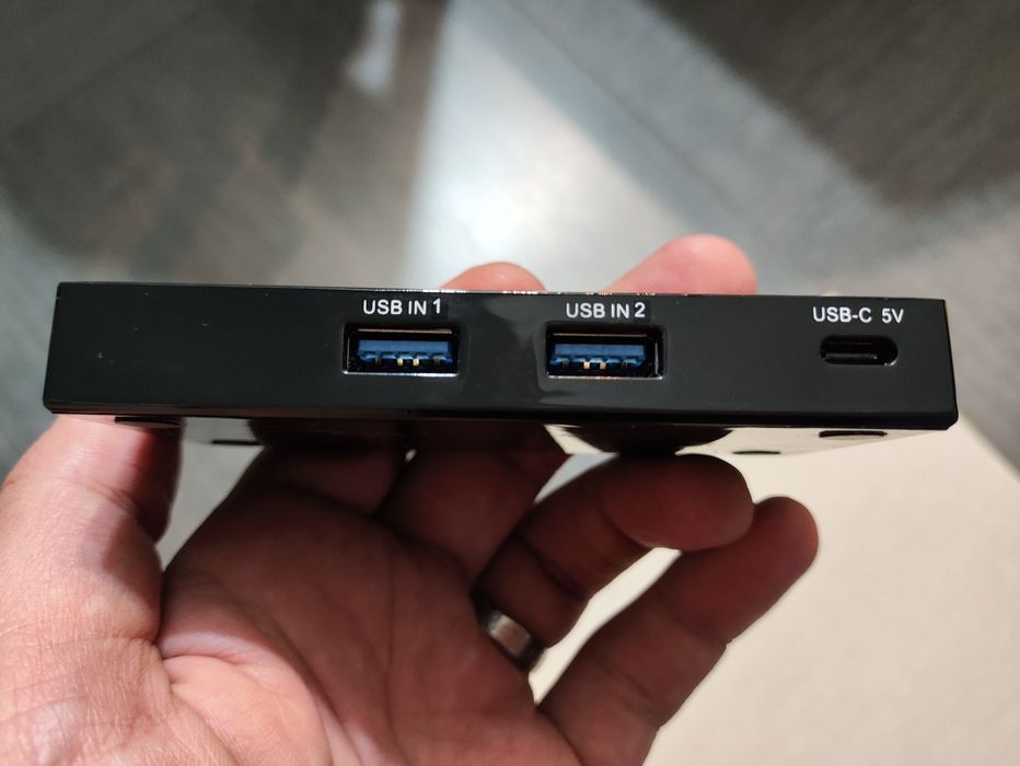 KVM Switch - 4 USB  / 2 PC