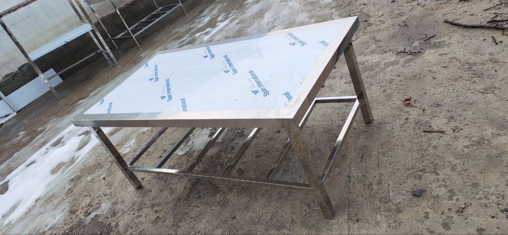 Moyka va stollar bor