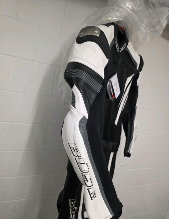 Combinezon moto piele racing Buse. NOU 52. Costum moto racing cocoasa