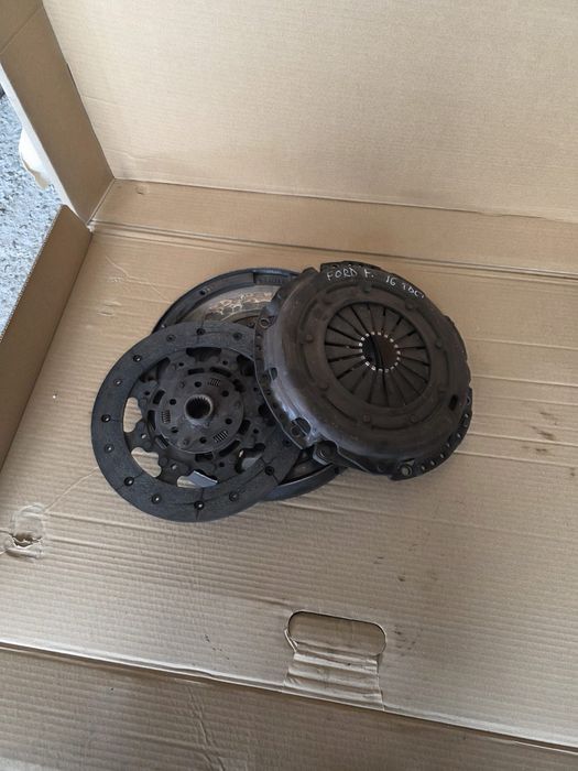 Kit ambreiaj cu volanta ford focus 2 1.6 tdci