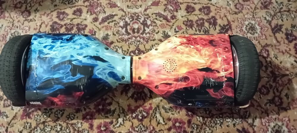 Hoverboard, puțin zgâriat dar în conditii bune.