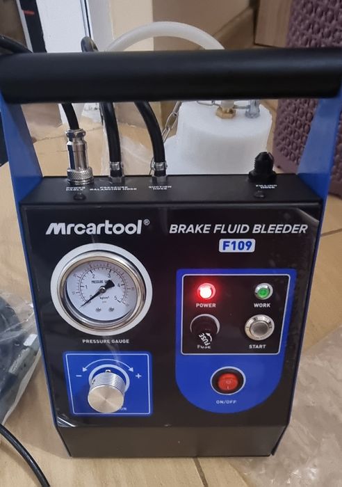 Комплект за автоматично обезвъздушаване на спирачки